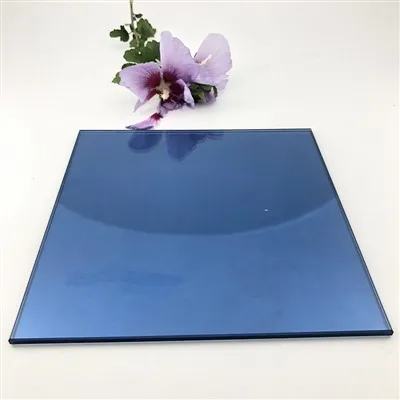 Tmavo modré plavené sklo