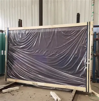 Zrkadlo s povrchovou úpravou